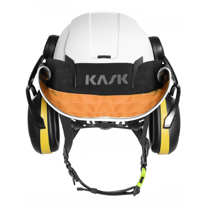 Frontansicht eines weißen Kask Schutzhelms mit montiertem KASK Sun Shield Sombrero mit UV-Schutz, passend für alle Modelle.