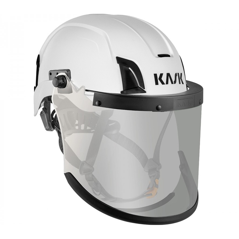 Weißer KASK Schutzhelm mit heruntergeklapptem ARC VISOR Störlichtbogen-Visier Klasse 2 APC2 für Arbeiten an unter Spannung stehenden elektrischen Bauteilen